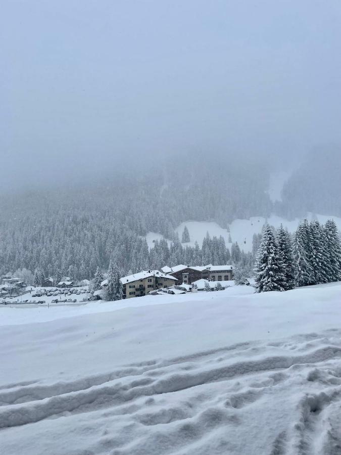 Appartement Surrounded By Green - Luxury Chalet At The Foot Of The Dolomites à La Villa  Extérieur photo